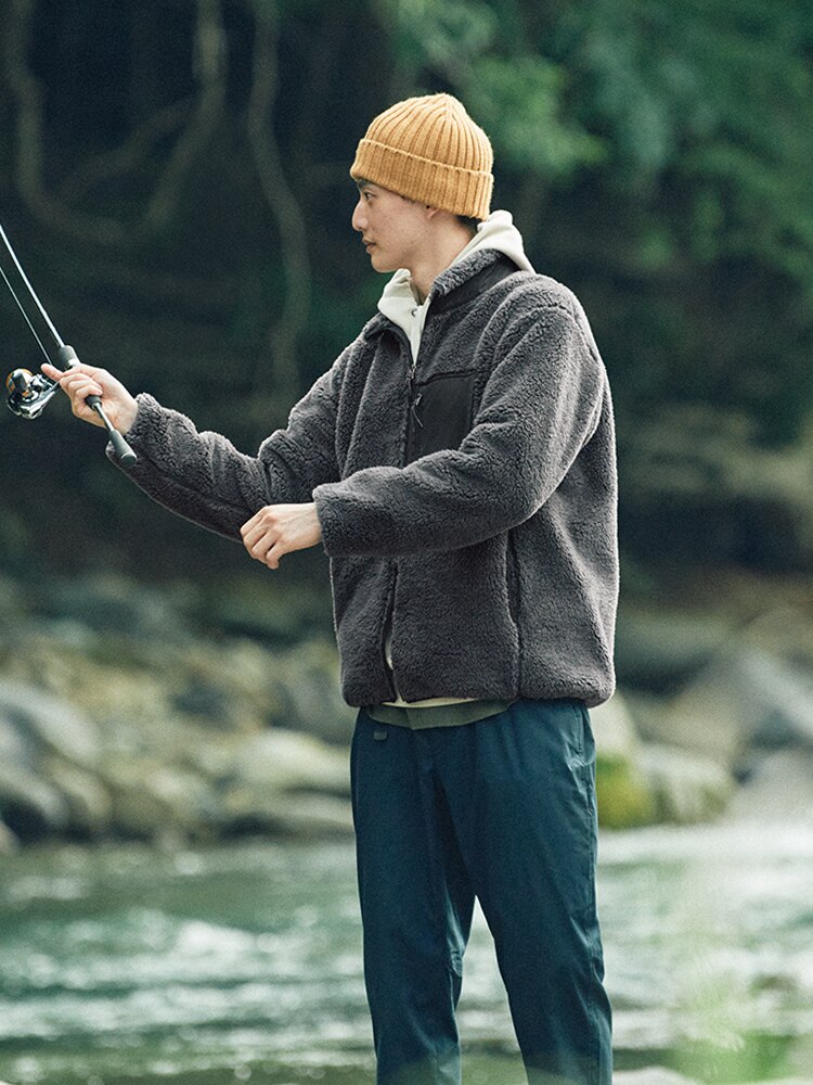 Windproof fleece blocks out chill to keep you warm.