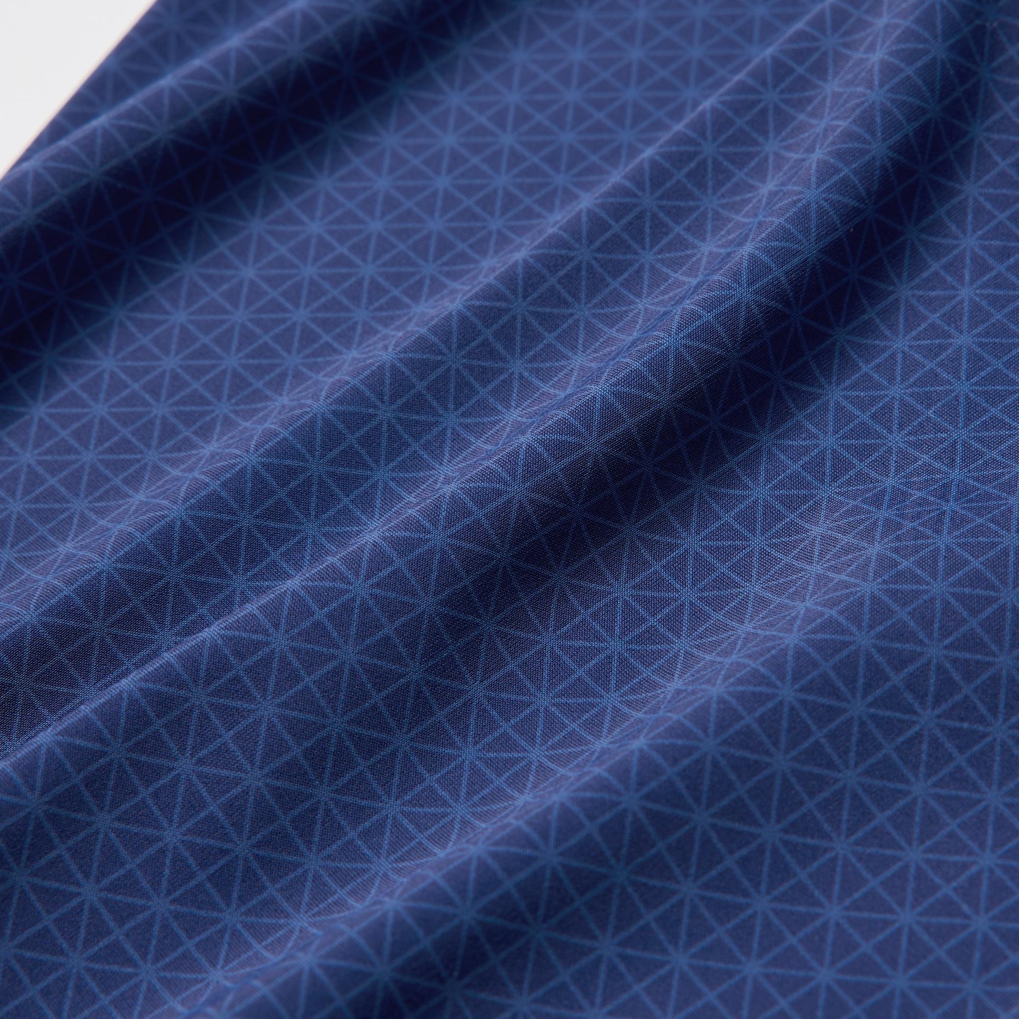 Comfortable 'AIRism' innerwear with DRY technology for a stay-fresh feel. Bonded construction made without sewing thread for seamless comfort.