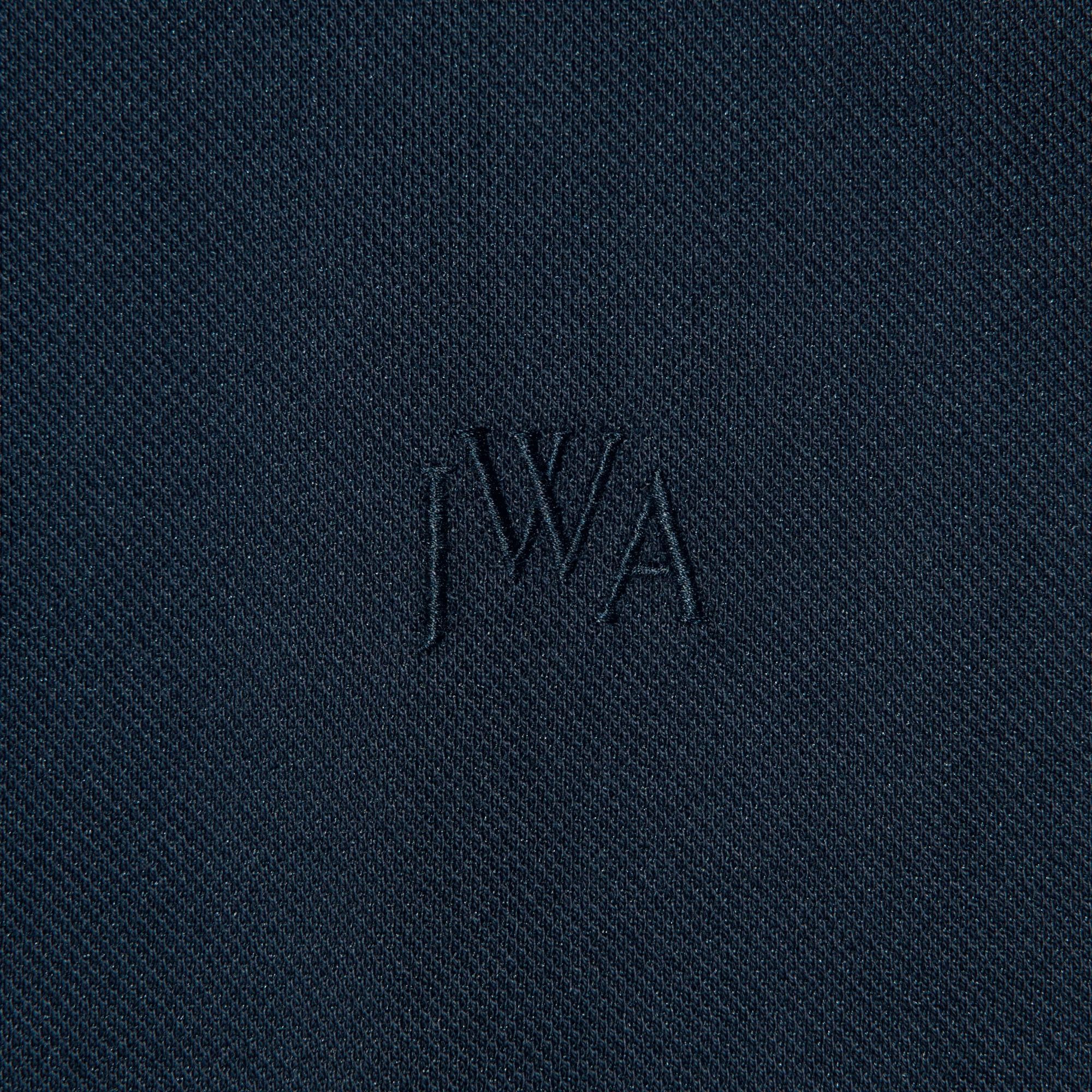 Accented by an embroidered JW Anderson logo on the chest. JW Anderson logo buttons.